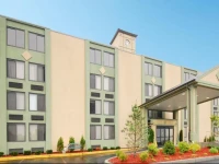 Comfort Inn & Suites Fall river 2*