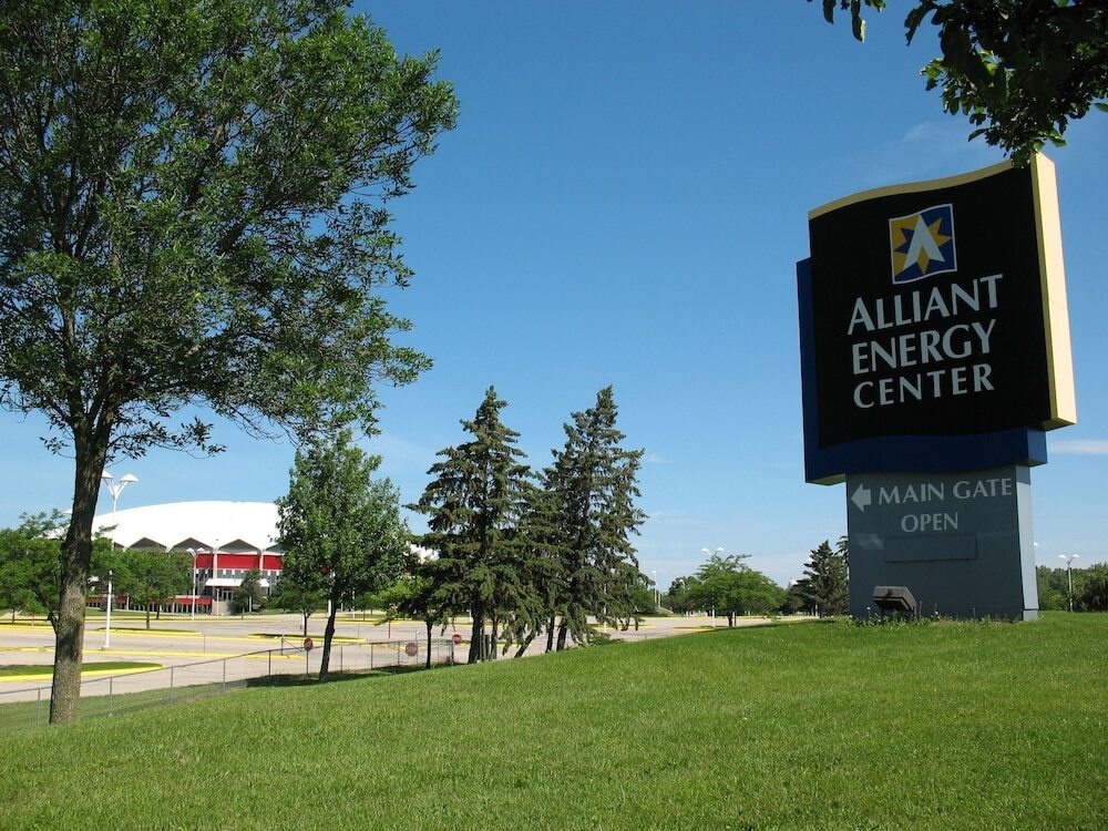 Holiday Inn Express Madison 2*