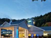 Holiday Inn Express Springfield 2*