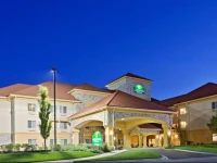 La Quinta Inn & Suites Olathe 2*