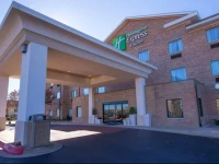 Holiday Inn Express Hotel & Suites Edmond 2*
