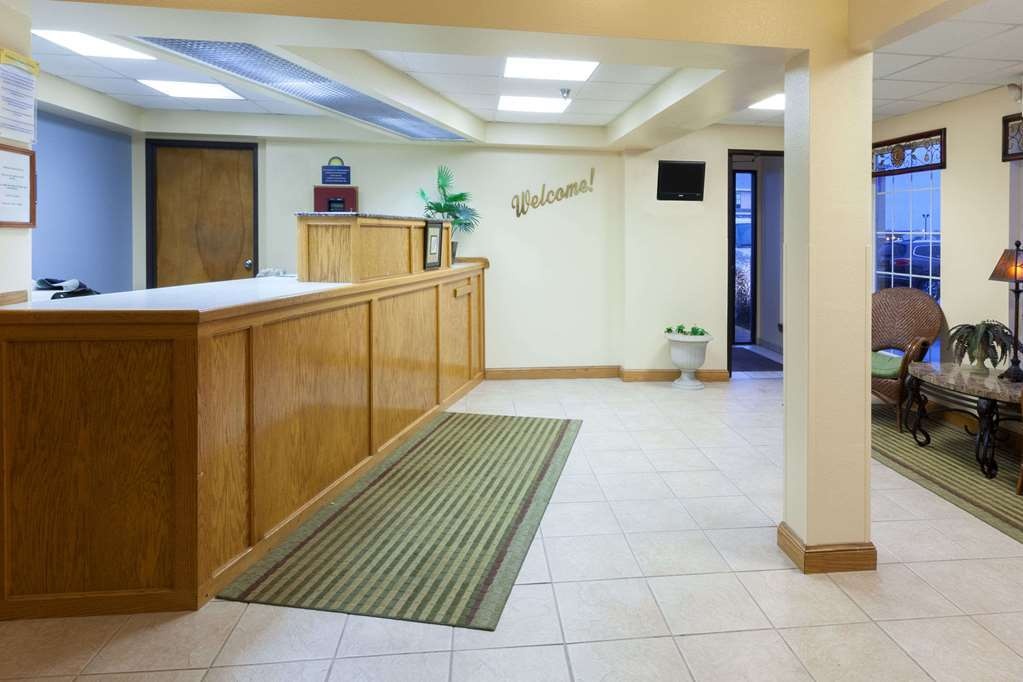 Days Inn Shawnee 2*