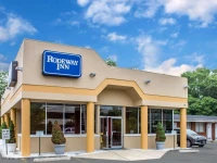 Rodeway Inn MacArthur Airport 2*