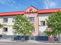 Ramada Bronx 2*