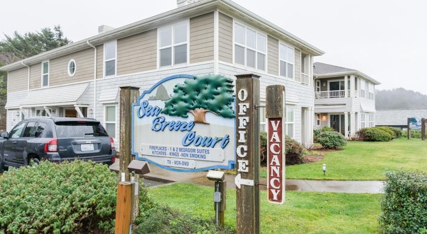 Sea Breeze Court 