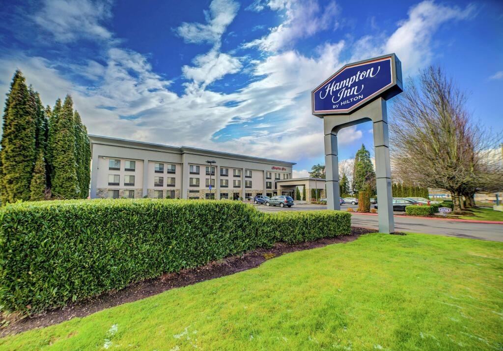 Hampton Inn Portland East 3*
