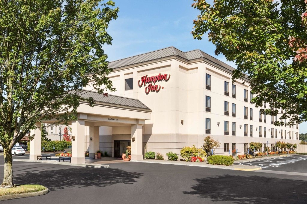 Hampton Inn Portland-Airport 3*