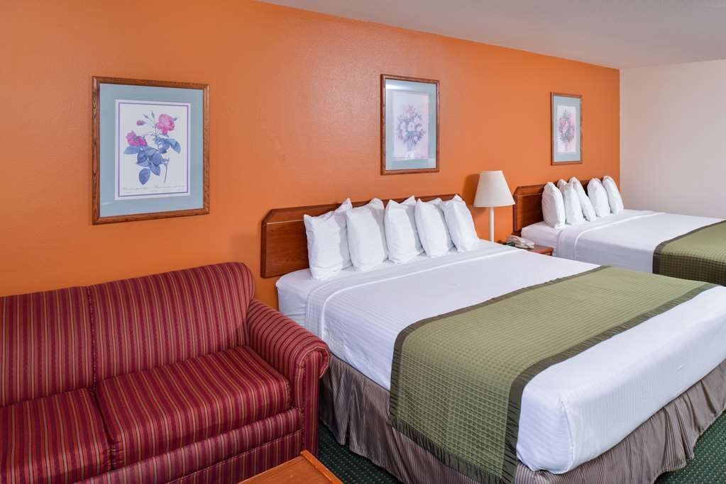 Newberg Travelodge Suites 2*