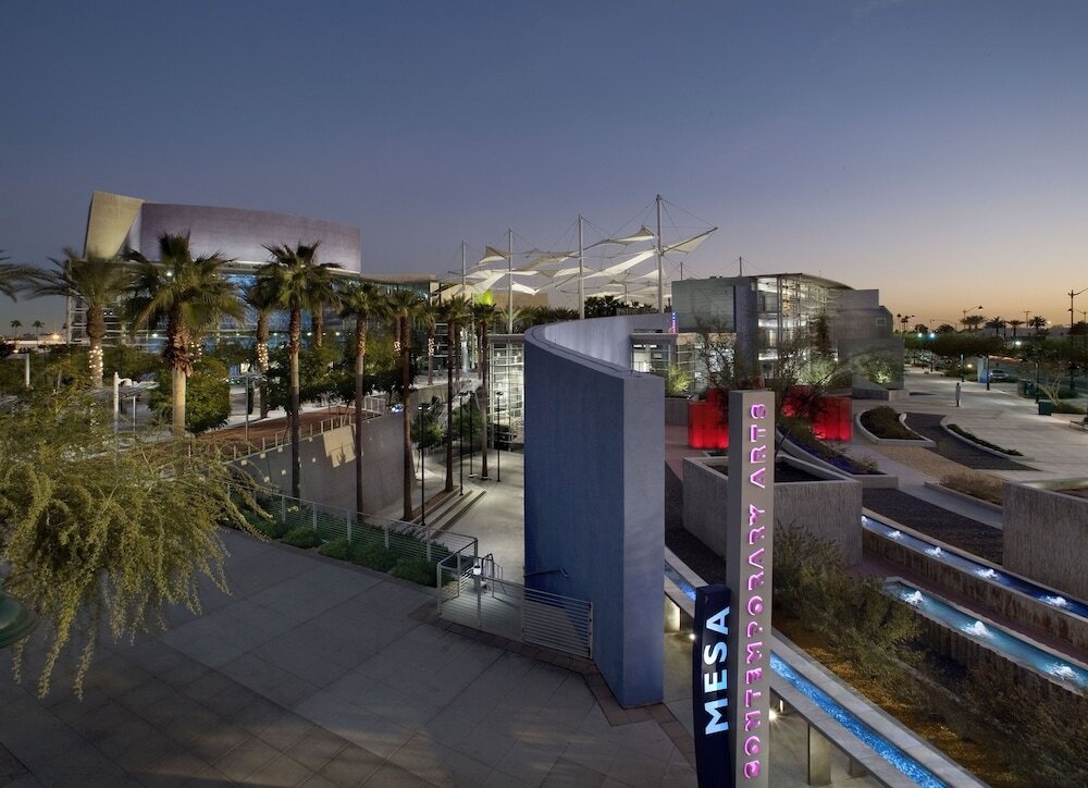 Courtyard Phoenix Mesa 3*