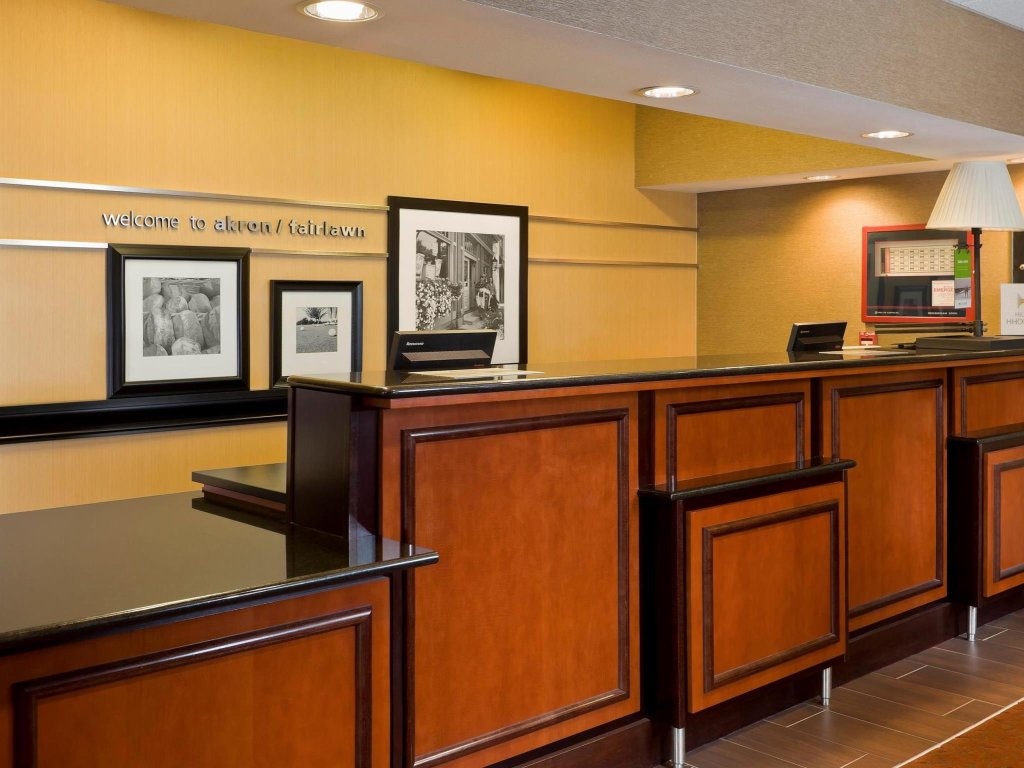 Hampton Inn Akron-Fairlawn 3*