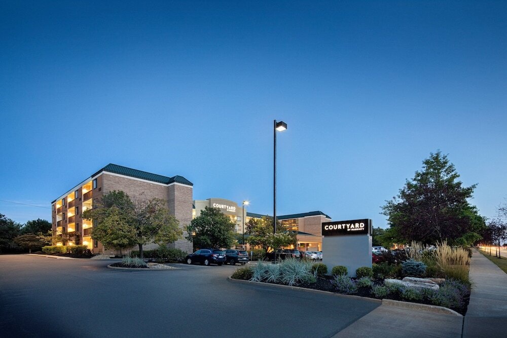 Courtyard Cleveland Beachwood 3*
