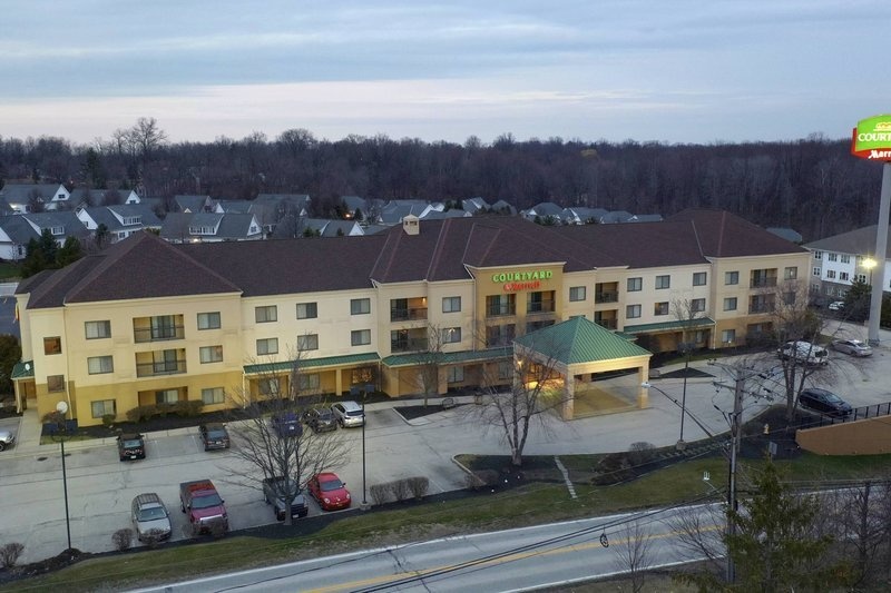 Courtyard Cleveland Willoughby 3*