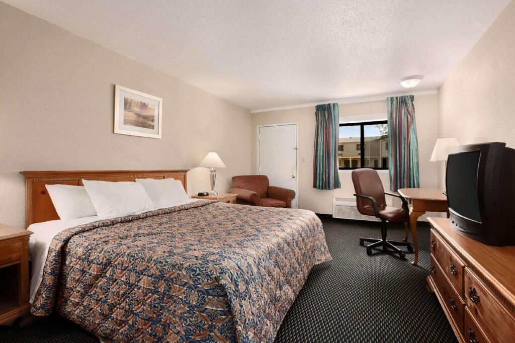 Days Inn Bowling Green 2*