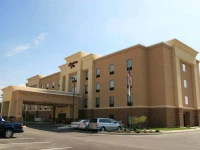 Hampton Inn Defiance 3*