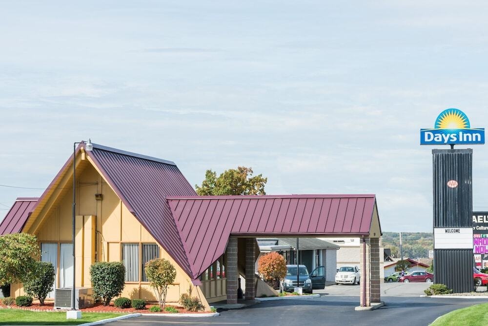 Days Inn Niles 2*