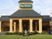 Quality Inn & Suites Civic Center 2*