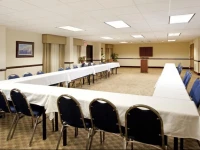 Holiday Inn Express Hotel & Suites Lexington-Hwy 378 3*