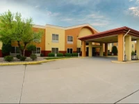 Comfort Suites Marion 2*