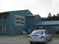 Lake Tree Inn & Suites 2*