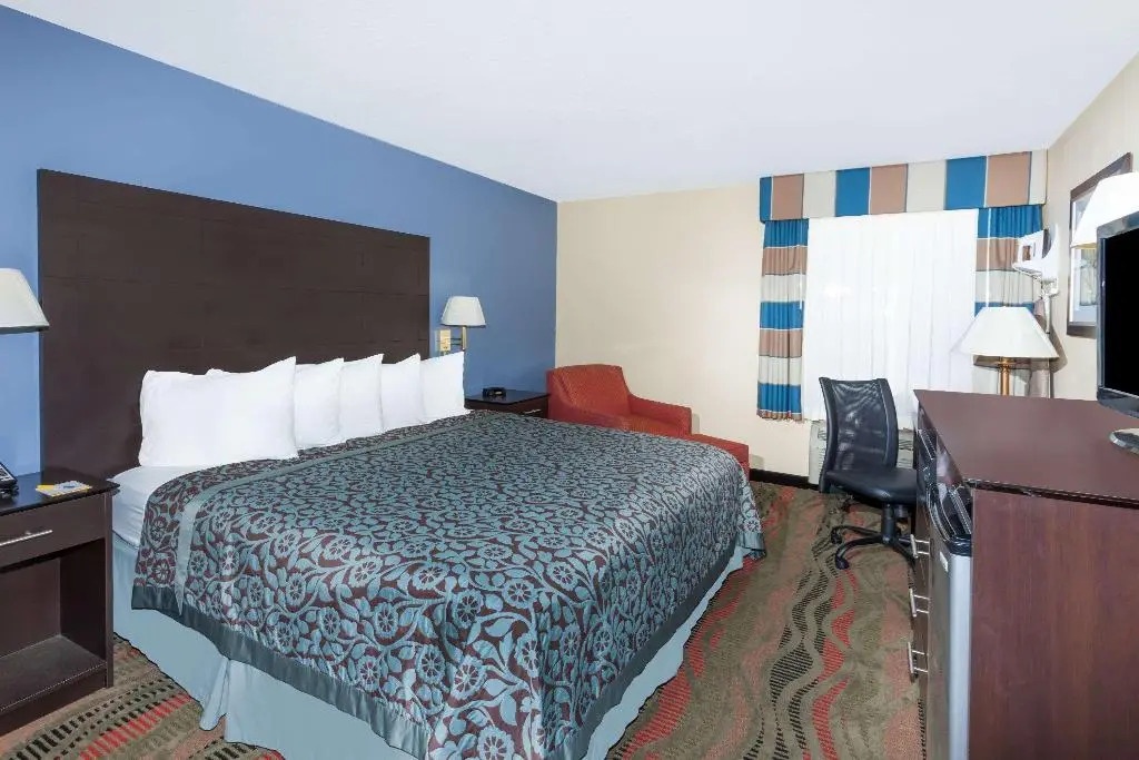 Days Inn Springfield - South 2*