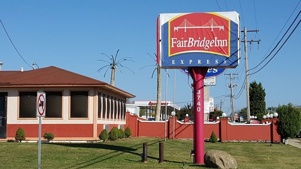 Econo Lodge 1*