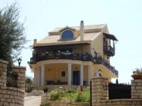Irida Apartments 