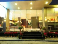 Boss Suites Nana Hotel 4*