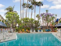 Travelodge Hotel at LAX 2*