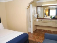 Hollywood Inn Express South 2*
