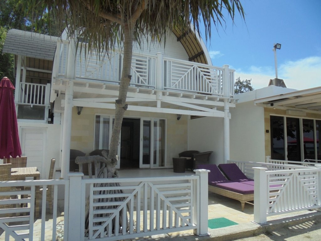 Meno Mojo Beach Resort / Meno Mojo Resort 