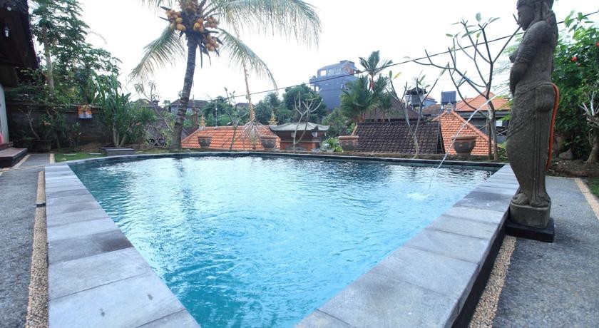 Budi House Bungalows 