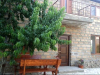 Dinadav House