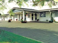 Colonial Motor Lodge 3*