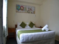 Colonial Lodge Motel 4*