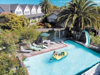 Colonial Lodge Motel 4*