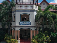 Le Petit Hotel