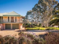 Lindsay House 