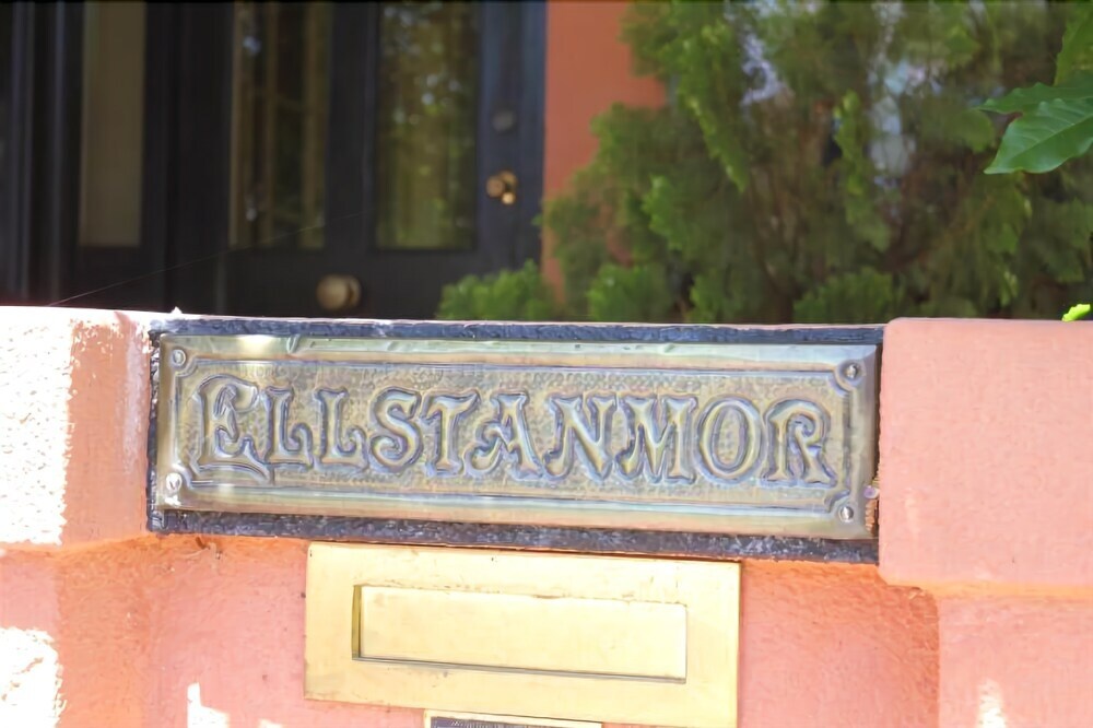 Ellstanmor Guest House 4*