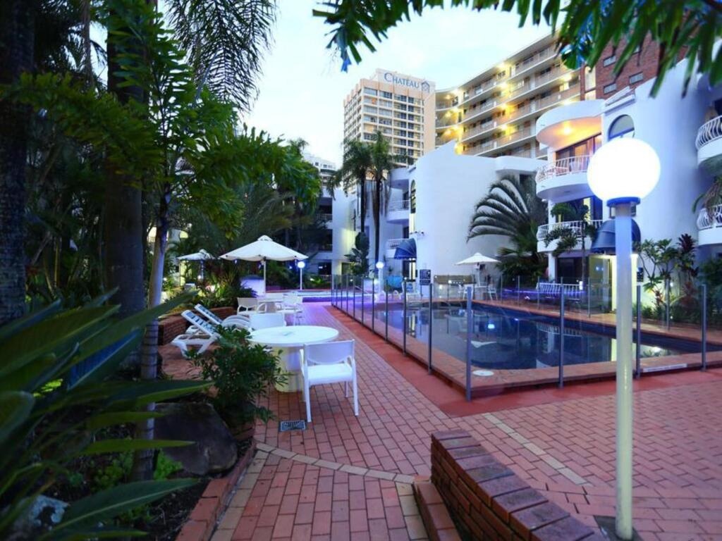 St Tropez Apartments 