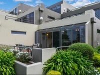 Two Bays Apartments 