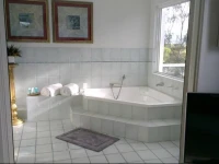 Hope Island Views Bed & Breakfast 
