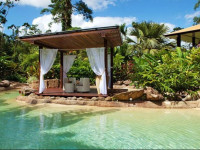 Misty Mountains Rainforest Retreat