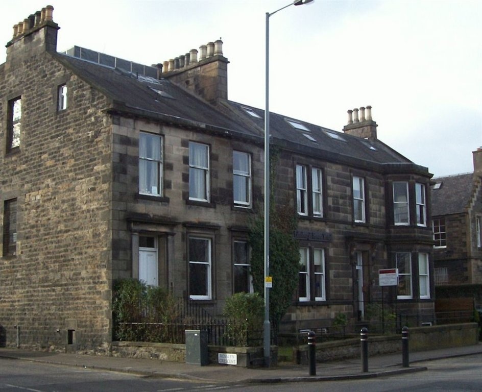 Edinburgh House Hotel 3*