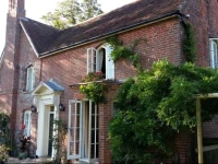 Lee Manor 