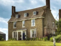 Goss Hall Bed & Breakfast 