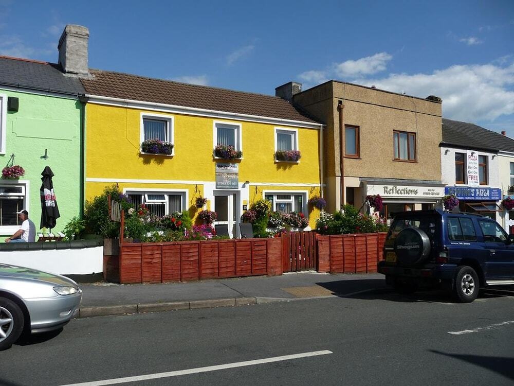 Globe Guesthouse 2*