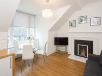 Edinburgh Castle Apartments and Suites 