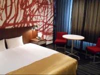 5th Hotel 