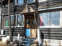 Log Yukari Guest House 