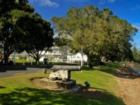 Hananui Lodge and Apartments 